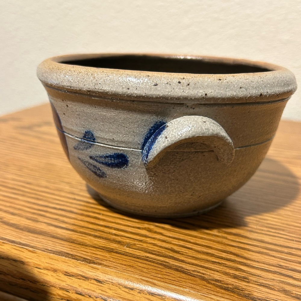 Vintage Artisan Salt Glazed Stoneware Bowl With Ears and Blue Heart Motif “1987” - Picture 7 of 10